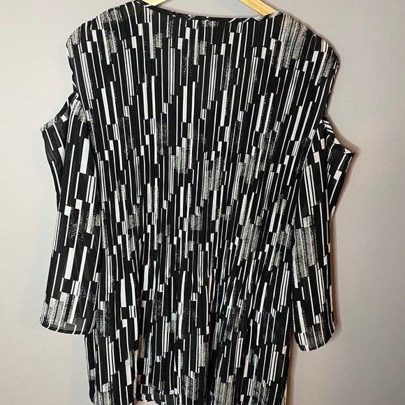 Catherine’s Cold Shoulder black and white Blouse - Picture 5 of 6
